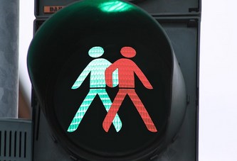 神父您好：我想請教一下：諷刺別人是否違反愛德？我最近常常傳給攻擊敬禮聖母的新教徒孫悟空的圖片，然後嘲諷：我相信這個才是你的神，因為他是從石頭裡蹦出來的，而非由名叫瑪利亞的女人生下來的。這樣做會不會太失禮且激發更深的矛盾?