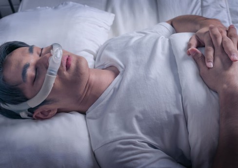 神父你好，我有睡眠窒息症，經常在說話時會打喊露，當然在念經的時候也會有這樣的情況，這個狀況我控制不到，會被怪罪嗎？這樣需要辧告解嗎？